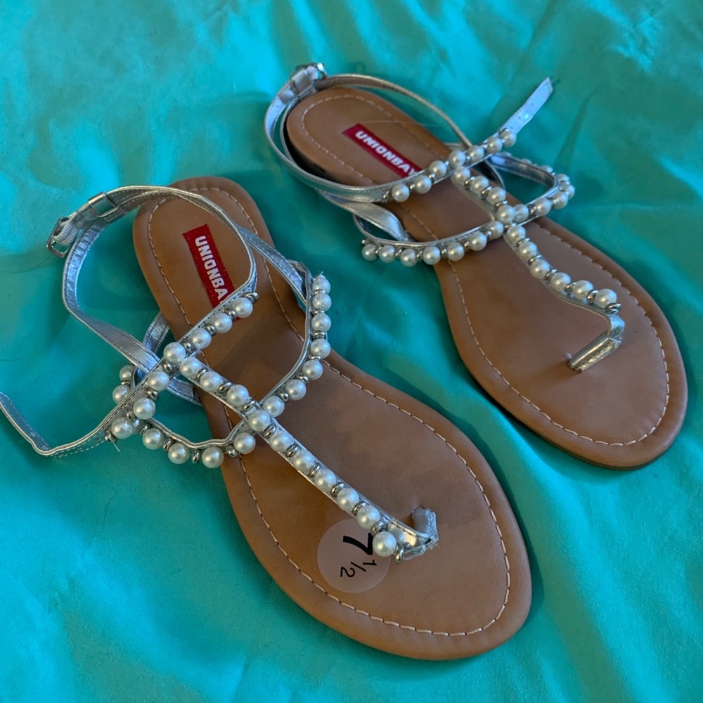 Pearl sandals